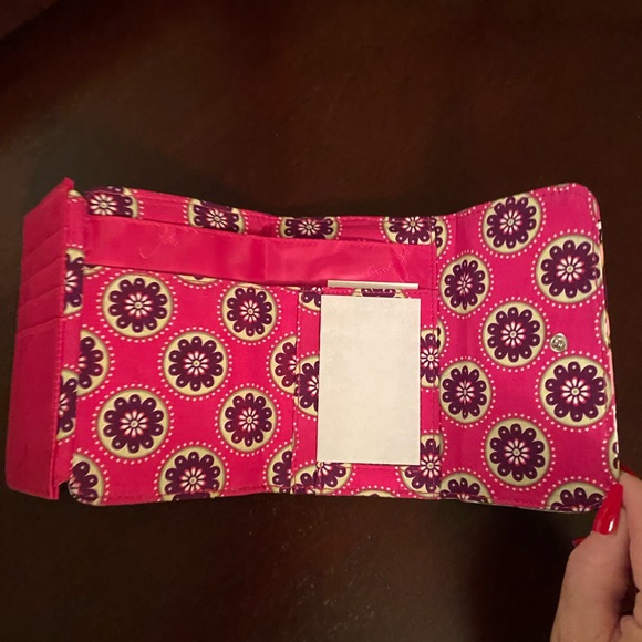 Vera Bradley Wallet Very Berry Paisley Euro NWT Retired Pattern - Picture 3 of 3